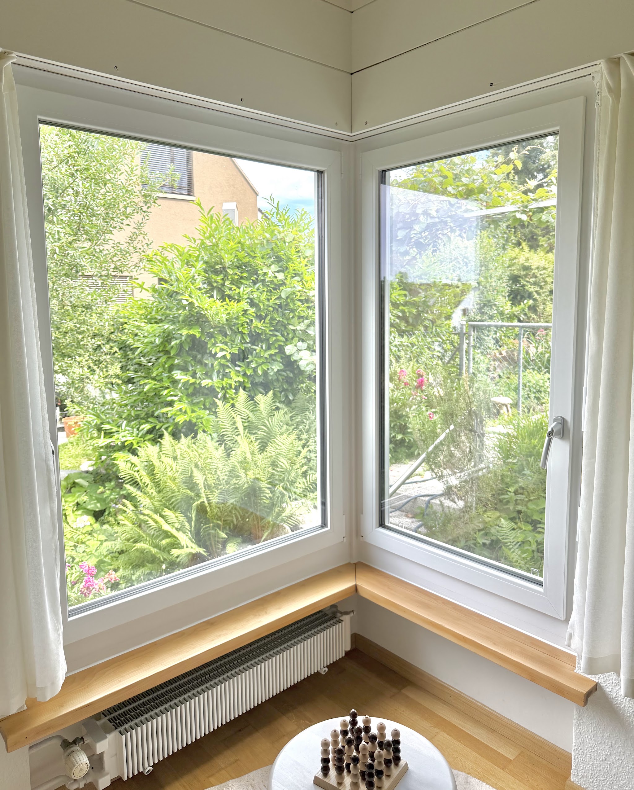 Fertig montierte Eckfenster von Rust Fenster Service